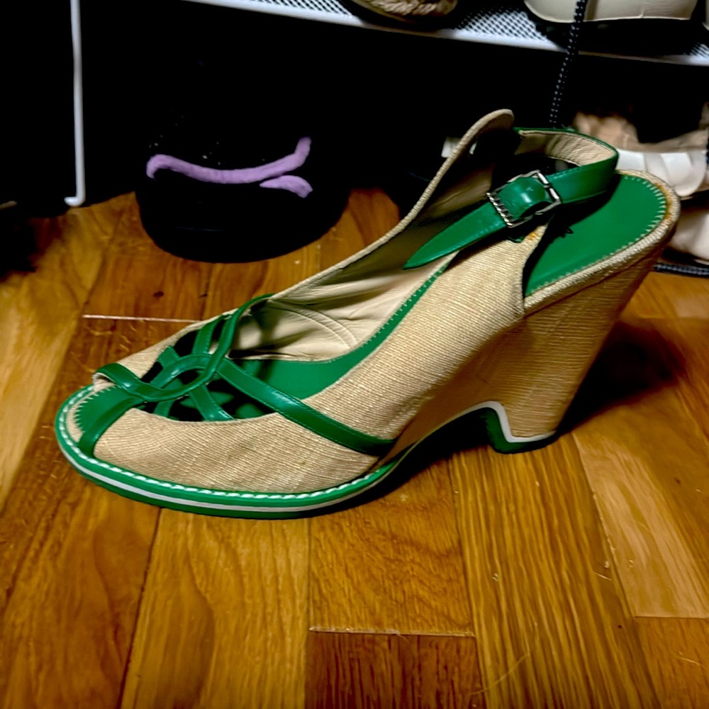 Marc Jacobs green and tan wedges